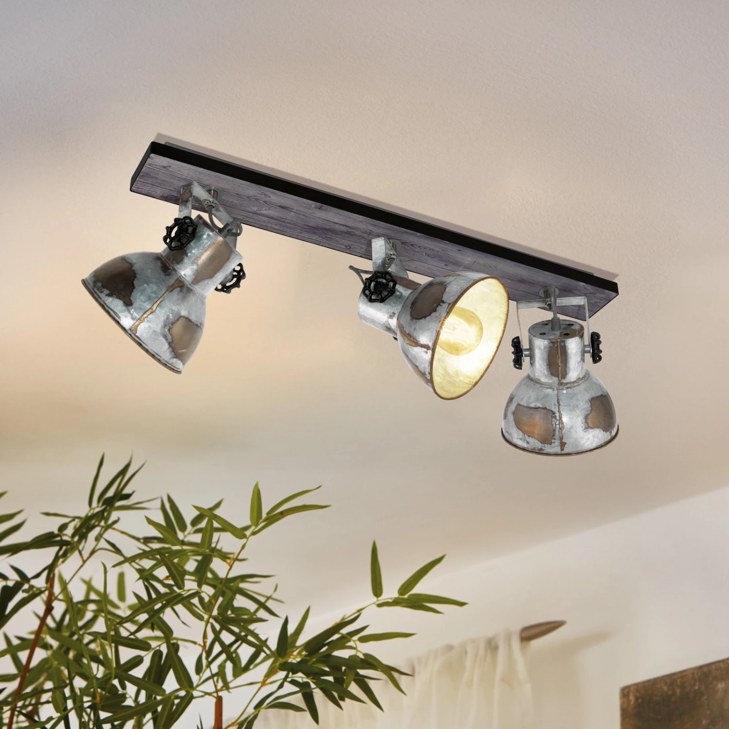 EGLO Plafonnier Barnstaple Au Look Industriel 3 Lampes 5 EGLO Plafonnier Barnstaple Au Look Industriel 3 Lampes – Image 3