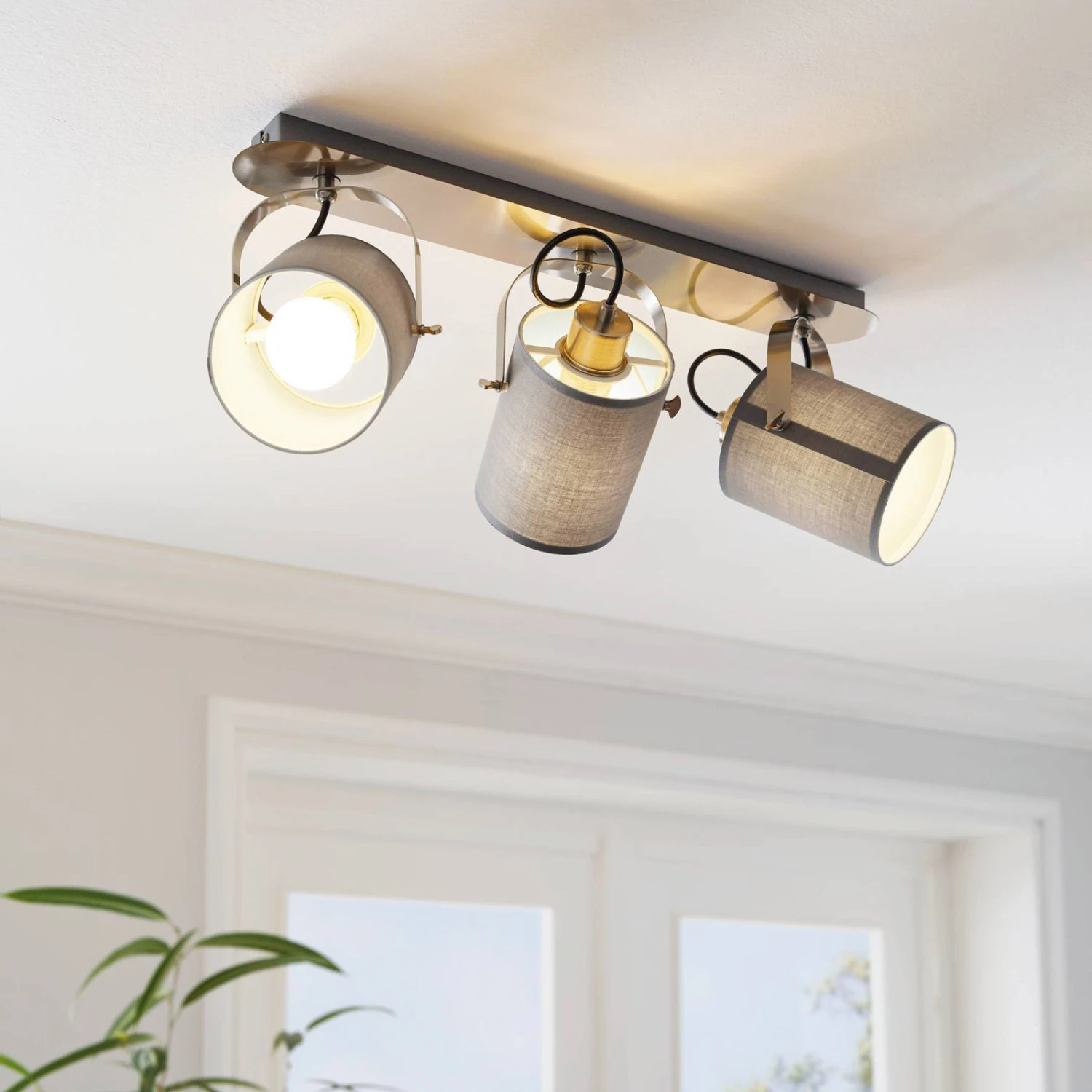 EGLO Spot Pour Plafond Villabate Avec 3 Abat-jour Tissu 4 EGLO Spot Pour Plafond Villabate Avec 3 Abat-jour Tissu – Image 2